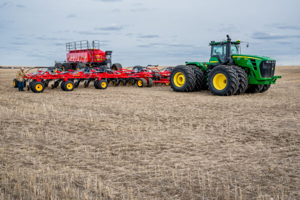 Swift,Current,,Sk/canada-,May,4,,2019:,Tractor,And,Air,Drill